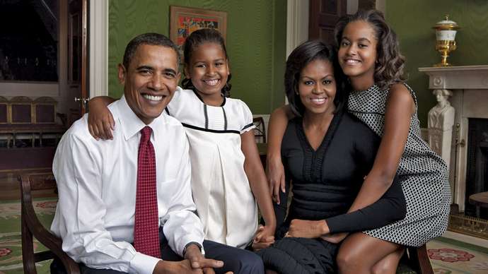 Barack Michelle Obama daughters Sasha photograph Green 2009