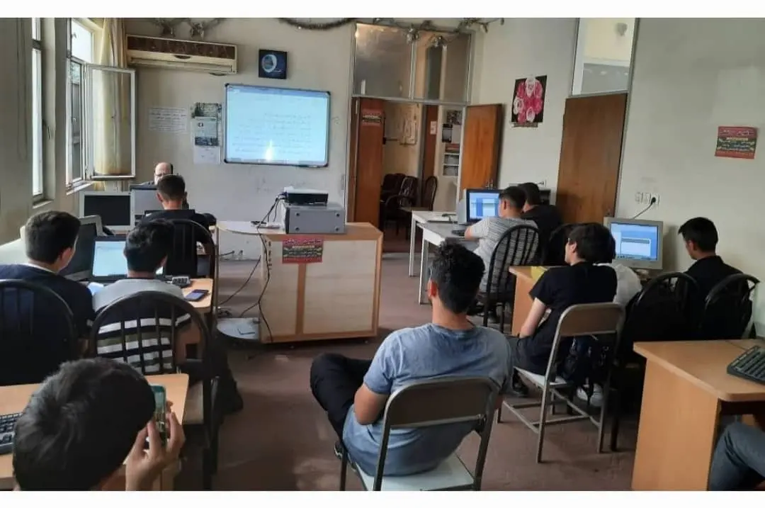 آموزشگاه کامپیوتر کانون دانش تیریز